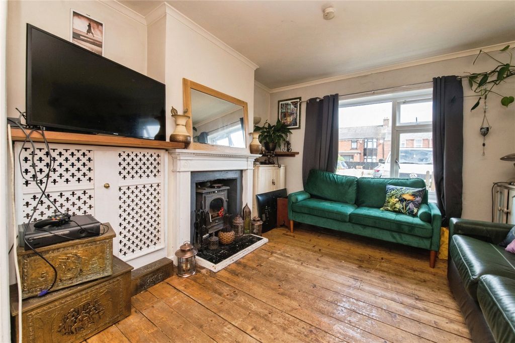 Property photo 2 of 19 Picture No. 17