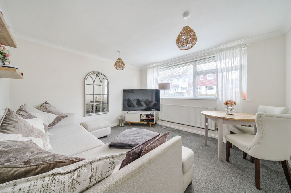 Property photo 3 of 23 1386964-20-694028...