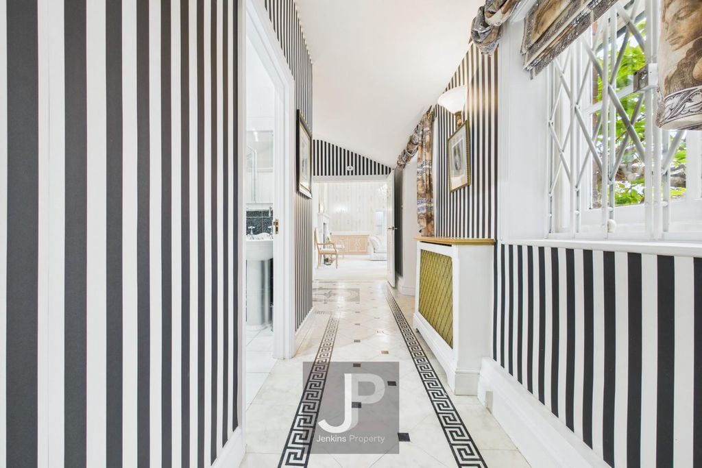 Property photo 3 of 19 Cam01632G0-Pr0225-Still012.Jpg