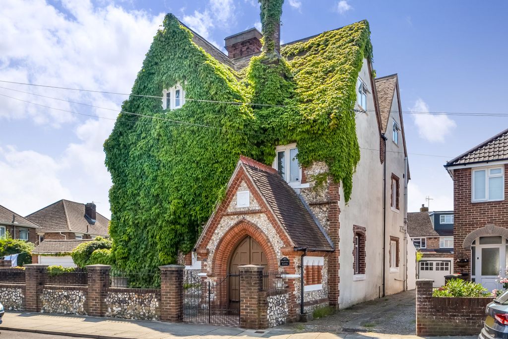 Property photo 1 of 21