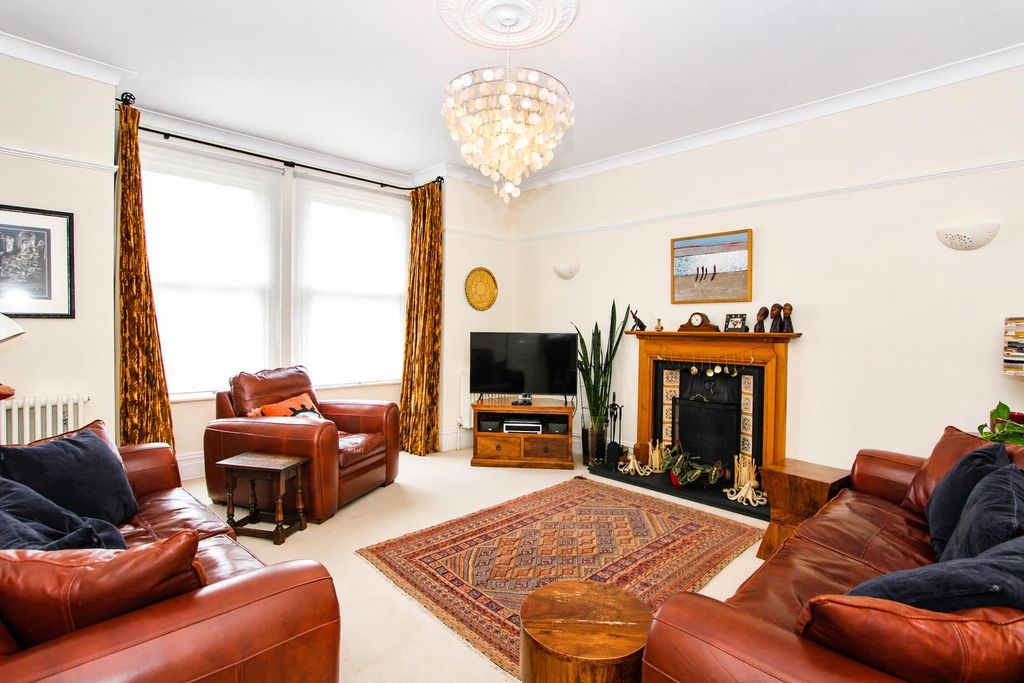 Property photo 1 of 26 Lounge.Jpg