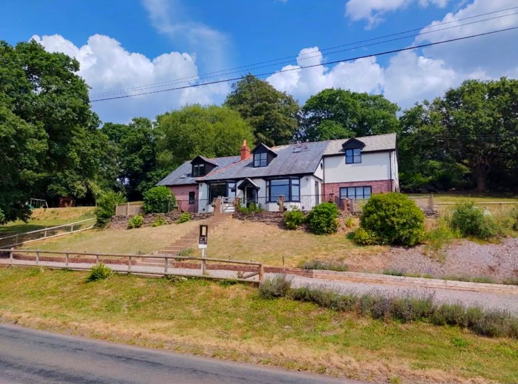 Property photo 1 of 42