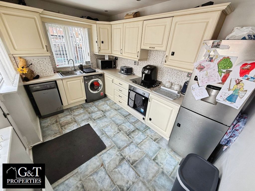 Property photo 2 of 23 Kitchen