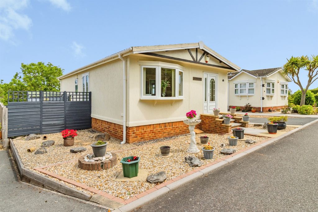 Property photo 1 of 28