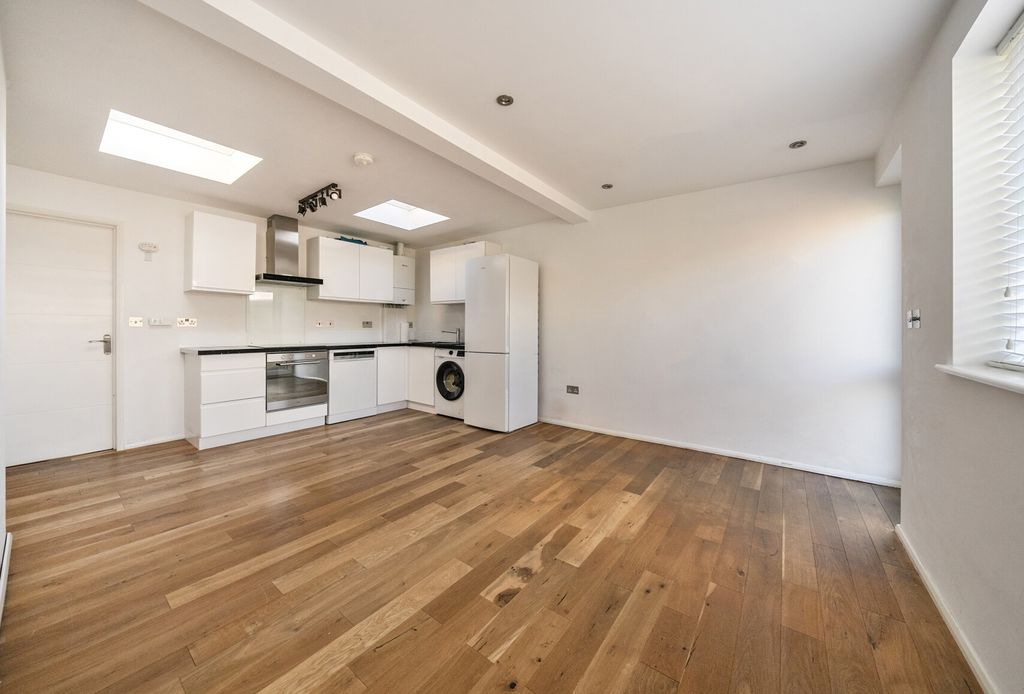 Property photo 2 of 19 1343981-19-68B1B8...