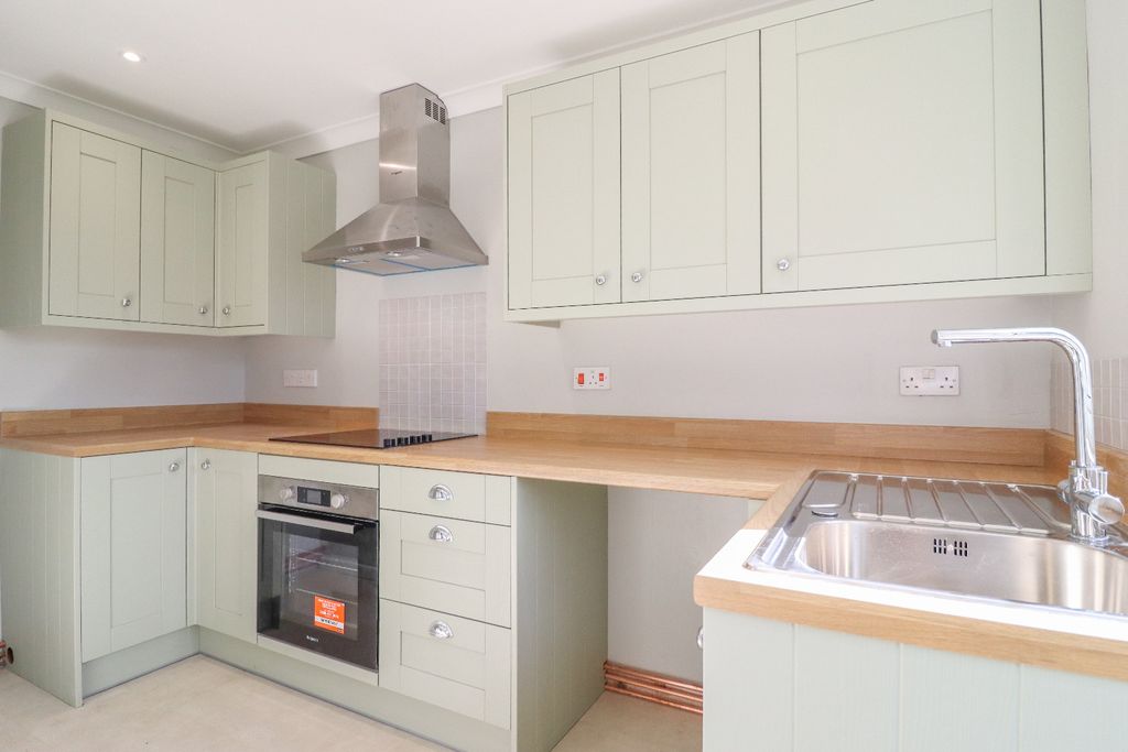 Property photo 2 of 15 4889925