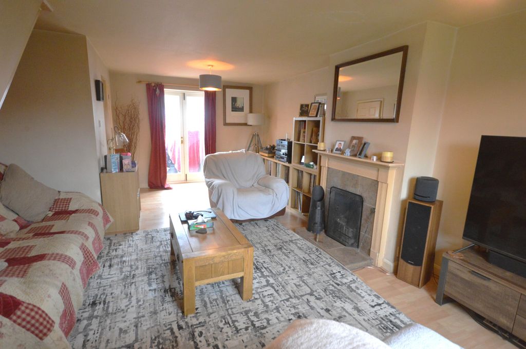 Property photo 3 of 11 Living Room