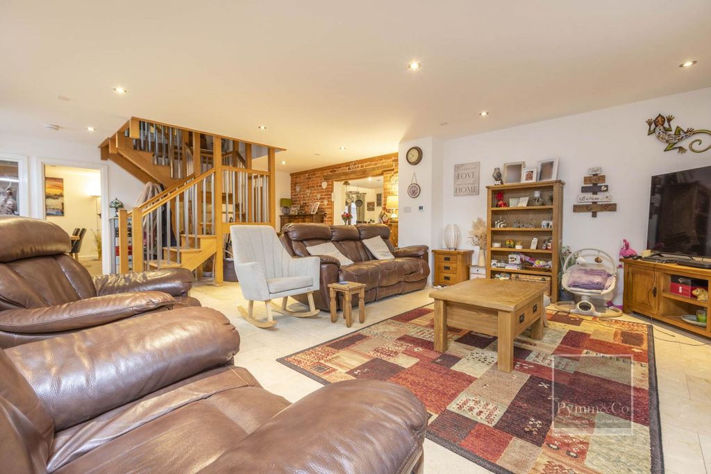 Property photo 2 of 21