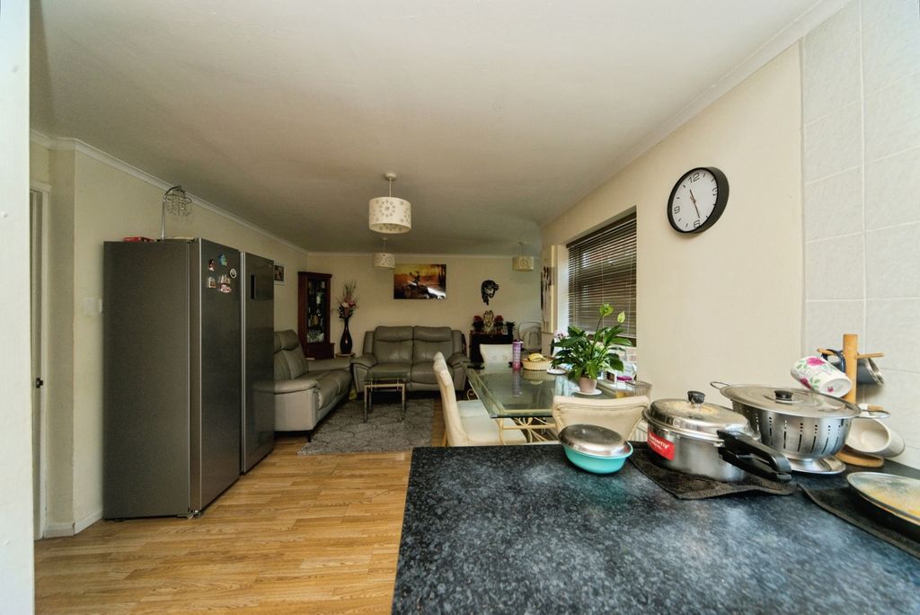 Property photo 3 of 17 Photo