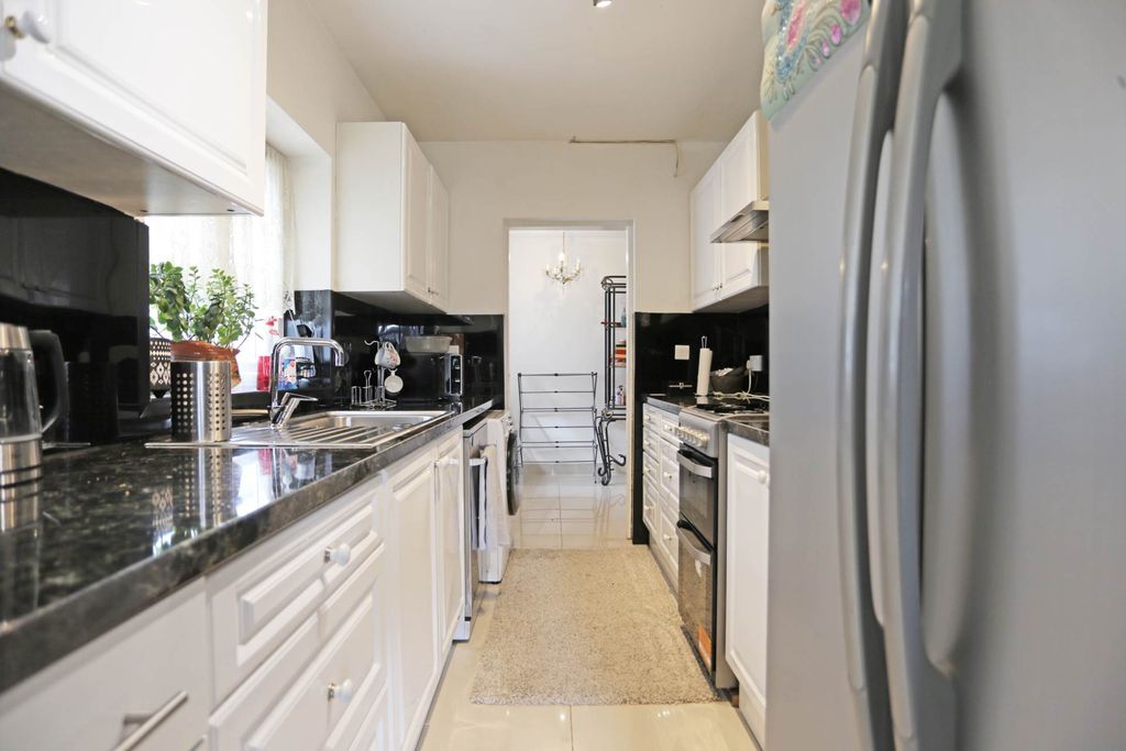 Property photo 3 of 23