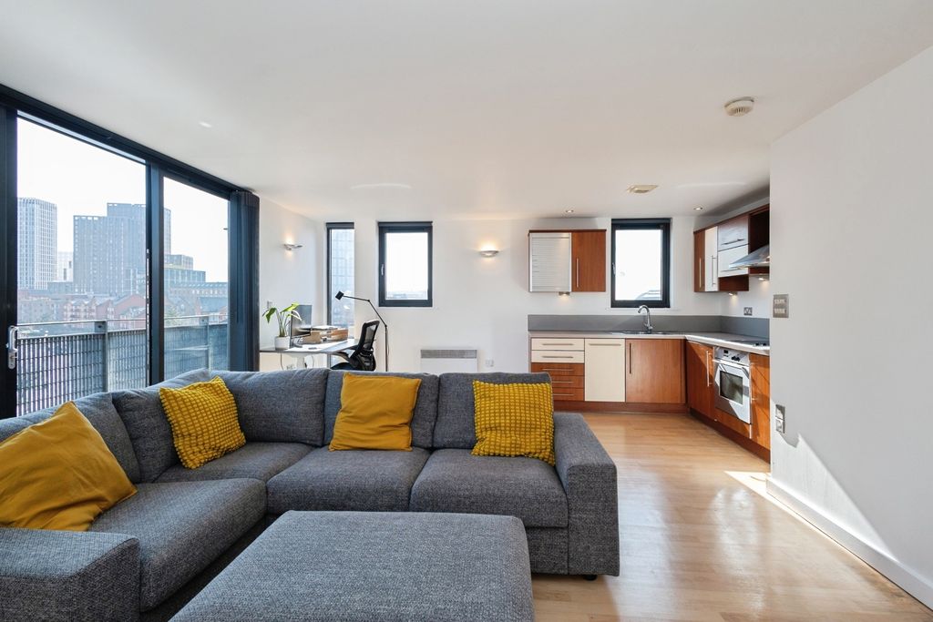 Property photo 3 of 18 Pbox-Img.Jpg