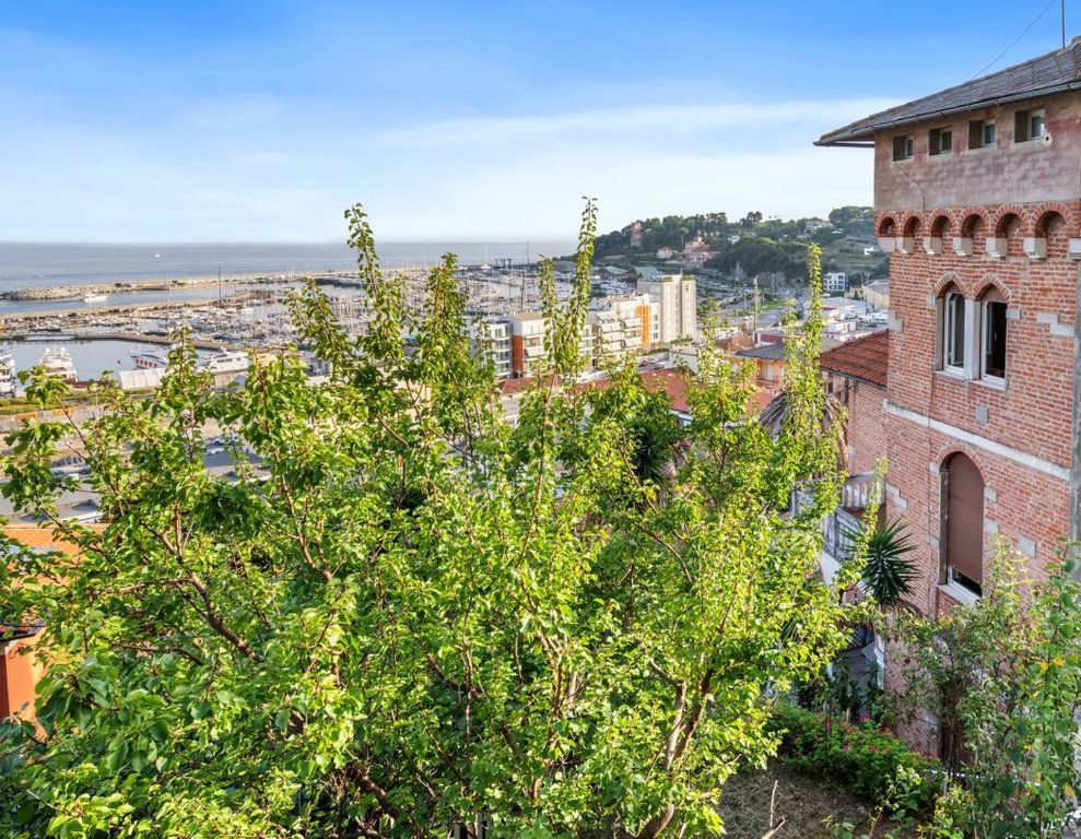 Property photo 1 of 32