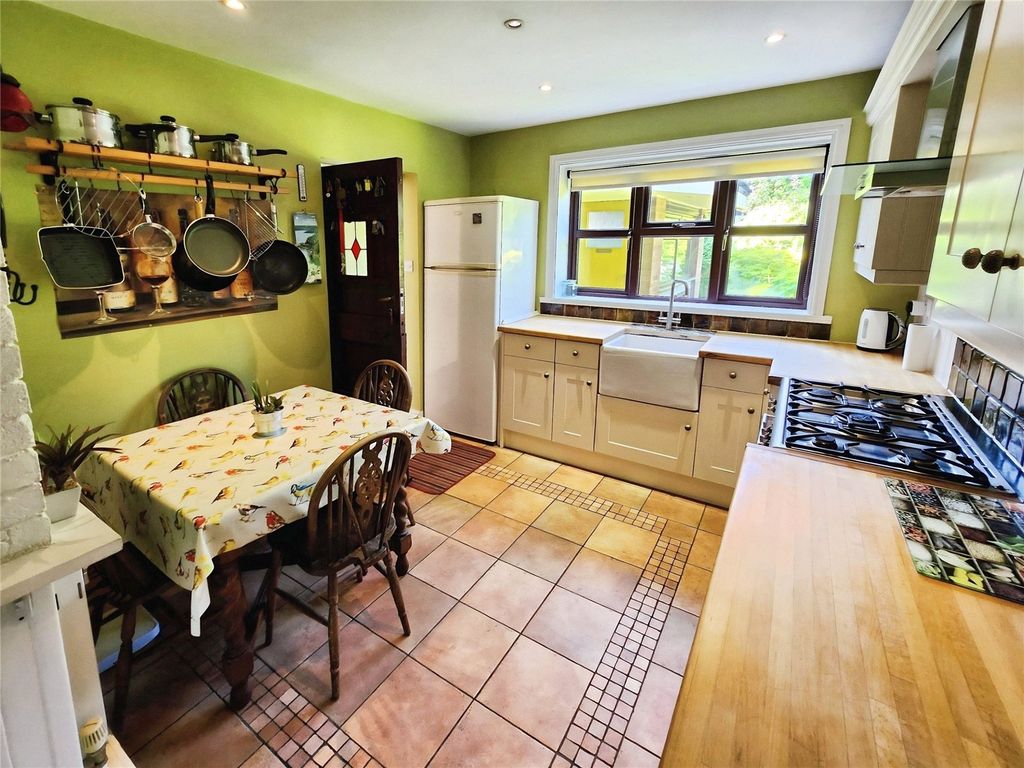 Property photo 3 of 17 Kitchen