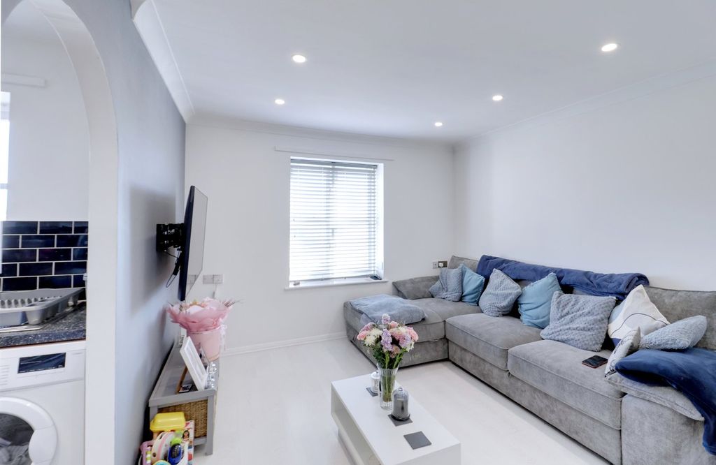 Property photo 3 of 12