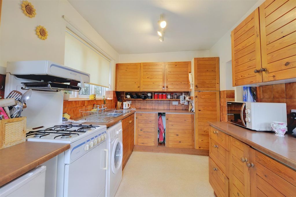 Property photo 3 of 21 Kitchen