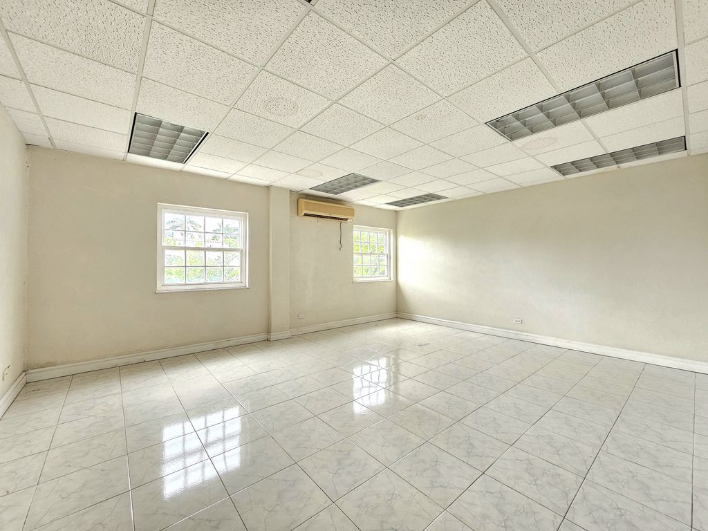 Property photo 2 of 32