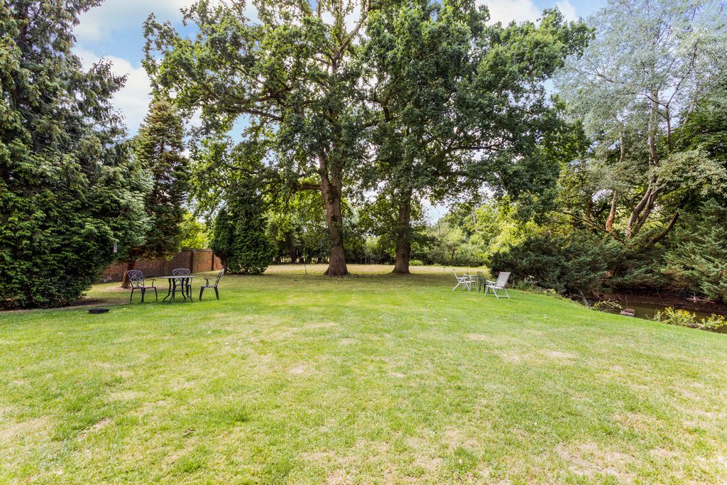 Property photo 3 of 11
