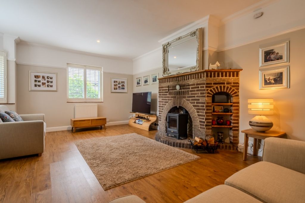 Property photo 3 of 36