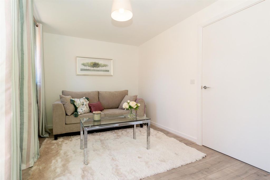 Property photo 3 of 13 Lounge