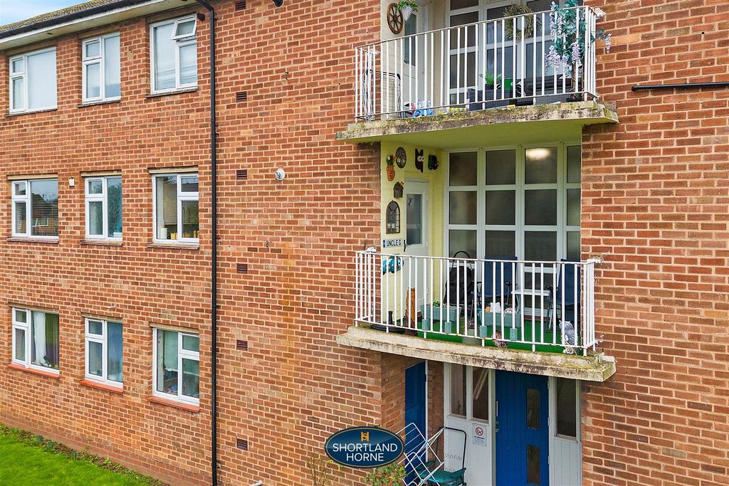 Property photo 3 of 19 87 Charminster Road (4 Of 18).Jpg