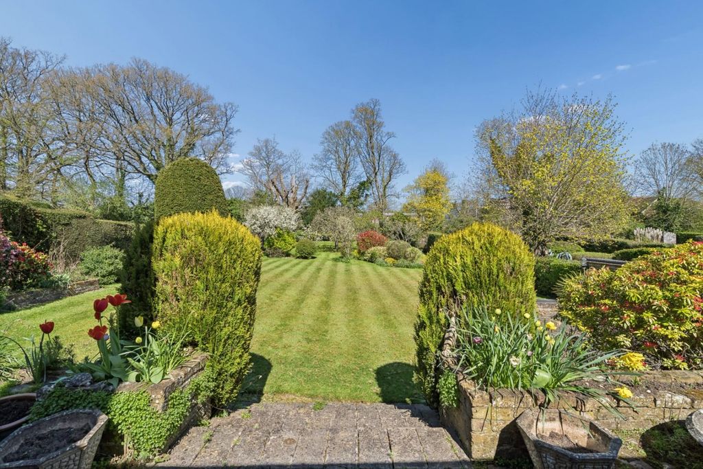 Property photo 2 of 33 Garden