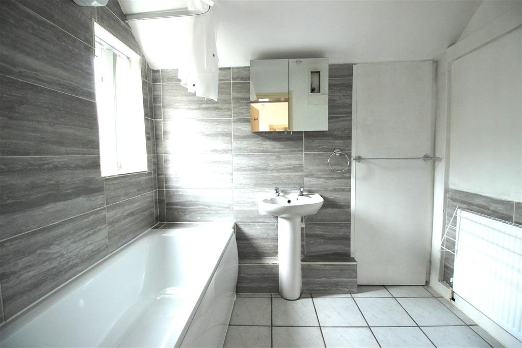 Property photo 3 of 9 1 Ed ba.Jpg