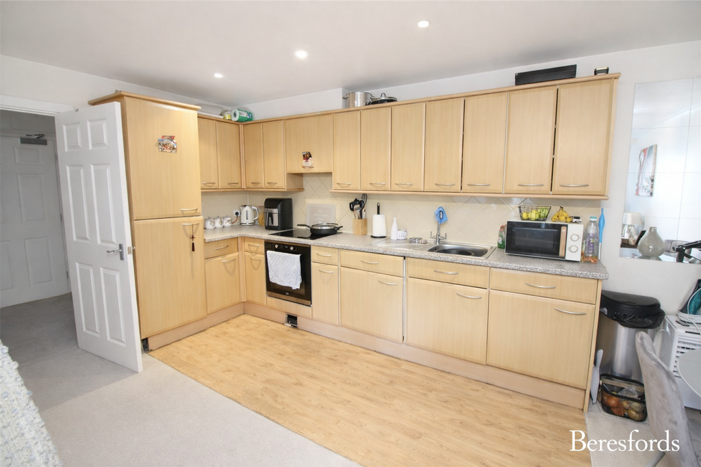 Property photo 3 of 7 Kitchen