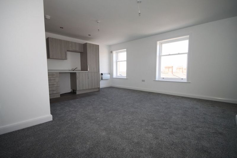 Property photo 3 of 6 Living Room/Kitchen