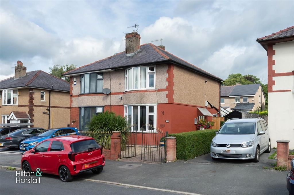 Property photo 1 of 16 Trent Road