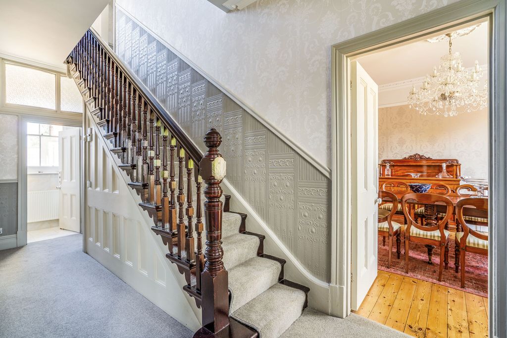 Additional image 14 of 6 bed detached house for saleChurch Avenue, Farnborough GU14