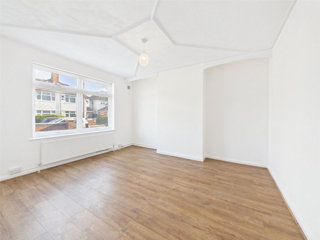 Property photo 3 of 17 Picture 3