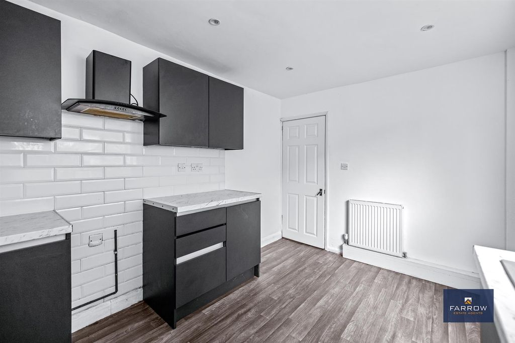 Property photo 3 of 21 Kitchen