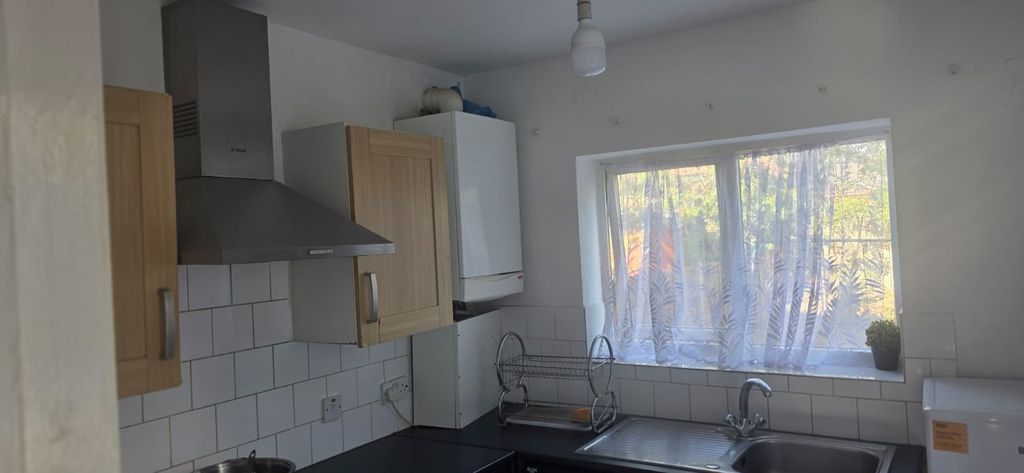 Property photo 1 of 7 Two Bed Two Bath Flat In Ha2