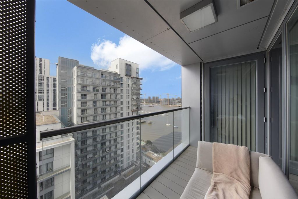 Property photo 2 of 11 Balcony