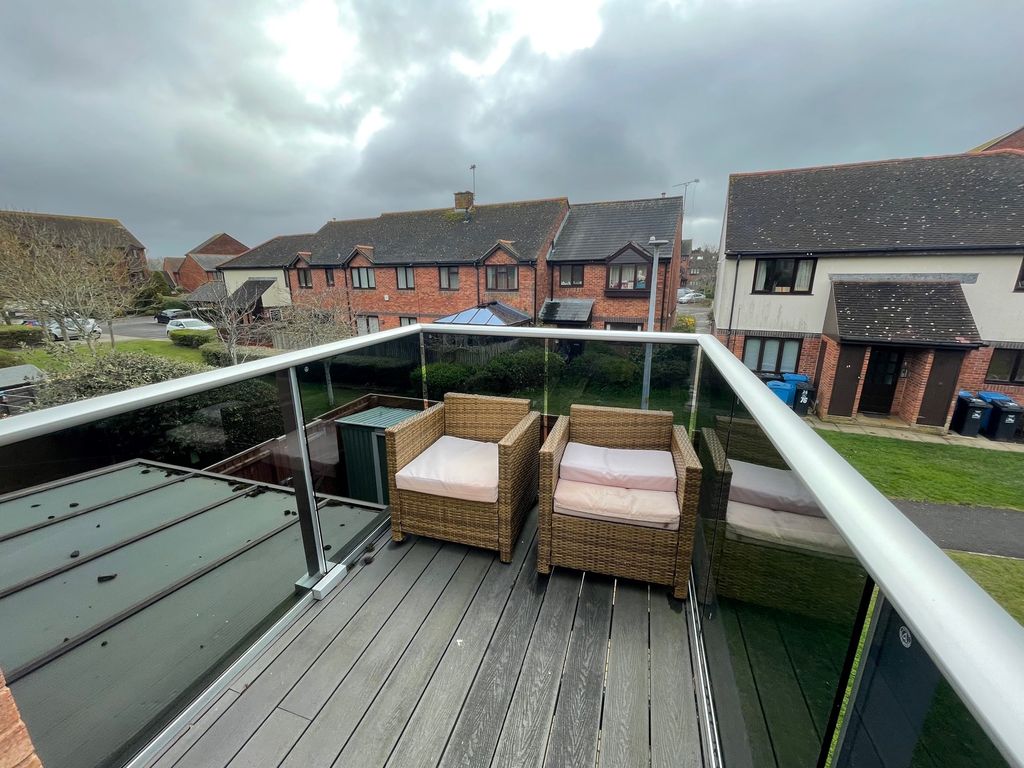 Property photo 3 of 31 Terrace