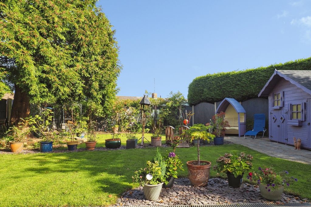 Property photo 2 of 19 Garden