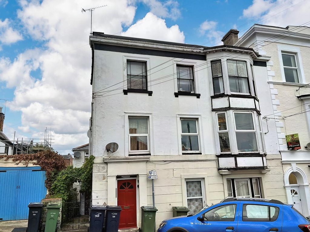 Property photo 1 of 6 Front (Exterior)