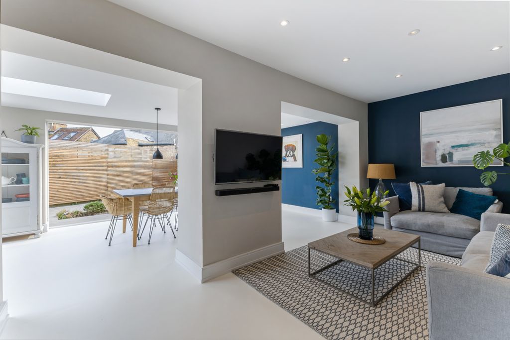 Property photo 3 of 12