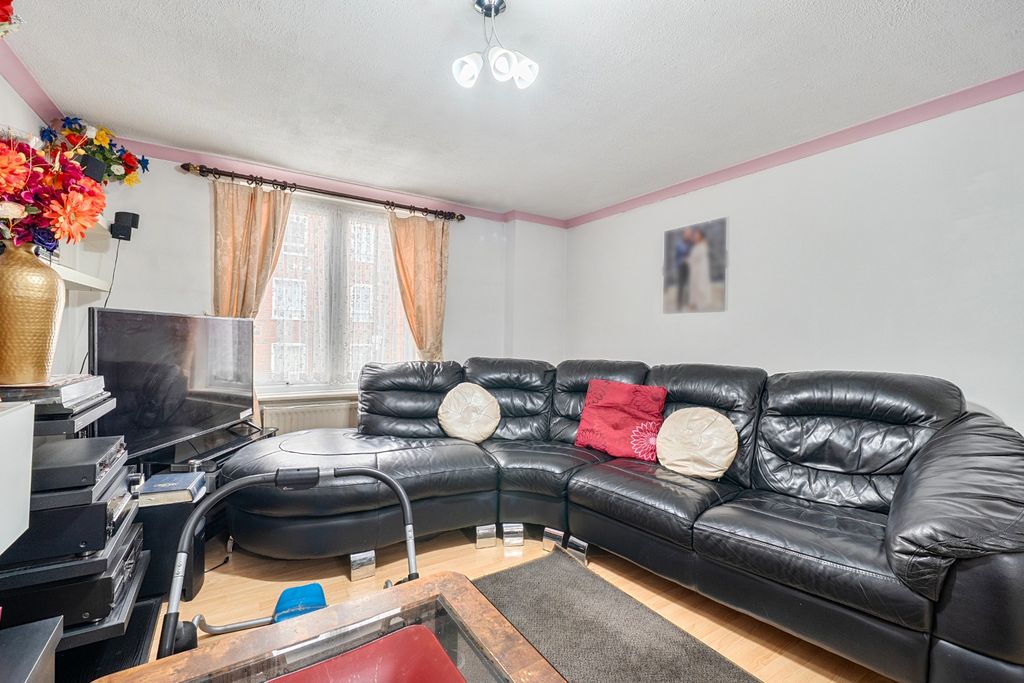 Property photo 2 of 16 5025161
