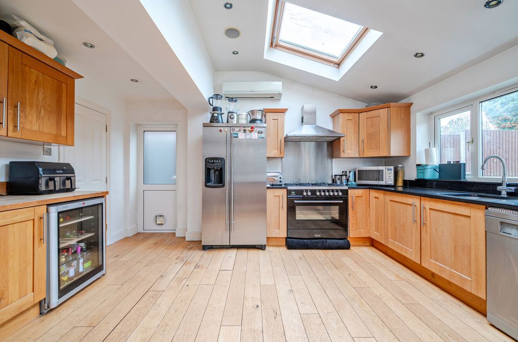 Property photo 3 of 15 1396245-7-6973B30...