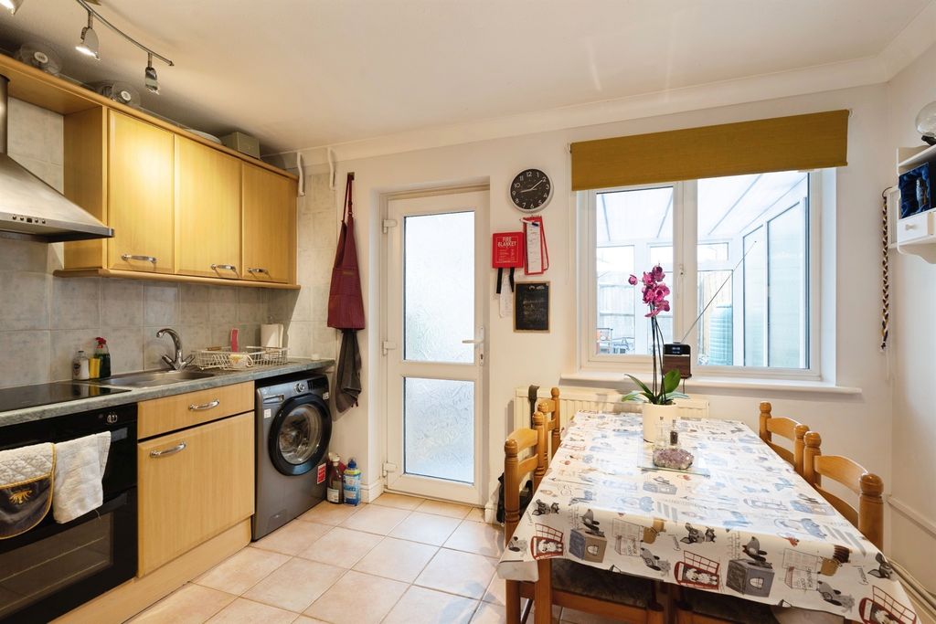 Property photo 3 of 12