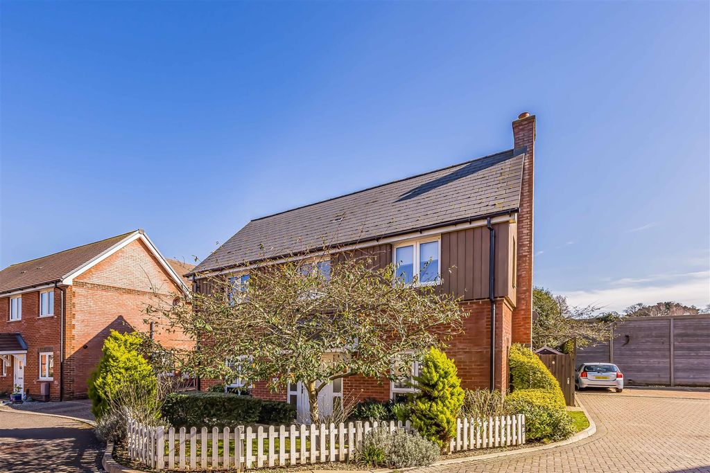 Property photo 1 of 27 32 Longcroft Way, Havant-Small-Porticomarketing-Ne