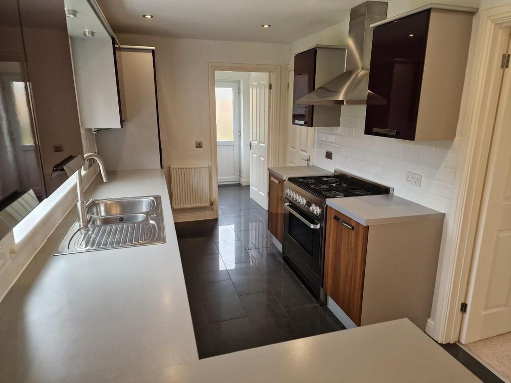 Property photo 3 of 8 Kitchen.Jpg