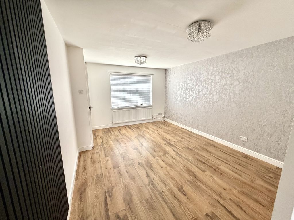 Property photo 3 of 9 Img_3933