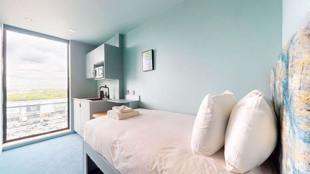 Property photo 1 of 10 Bedroom