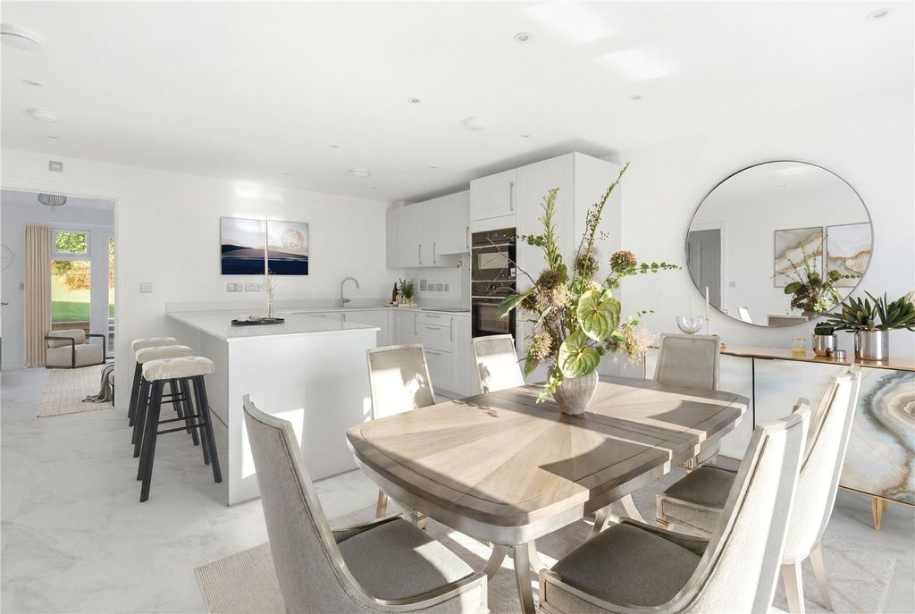 Property photo 3 of 12 Kitchen/Dining