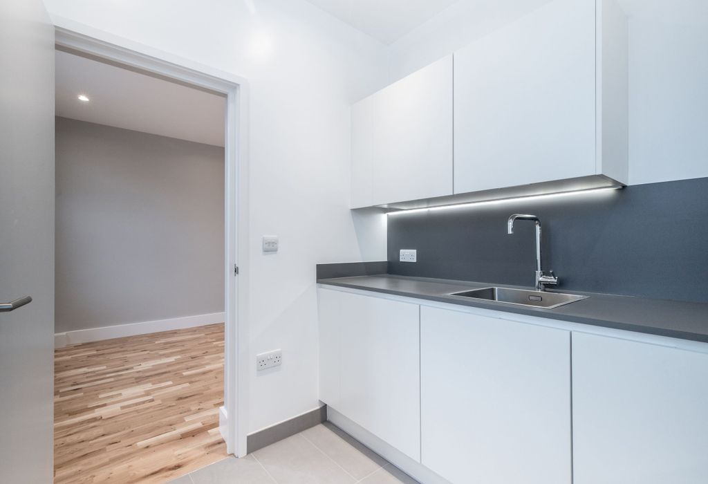 Property photo 2 of 10 Kitchen
