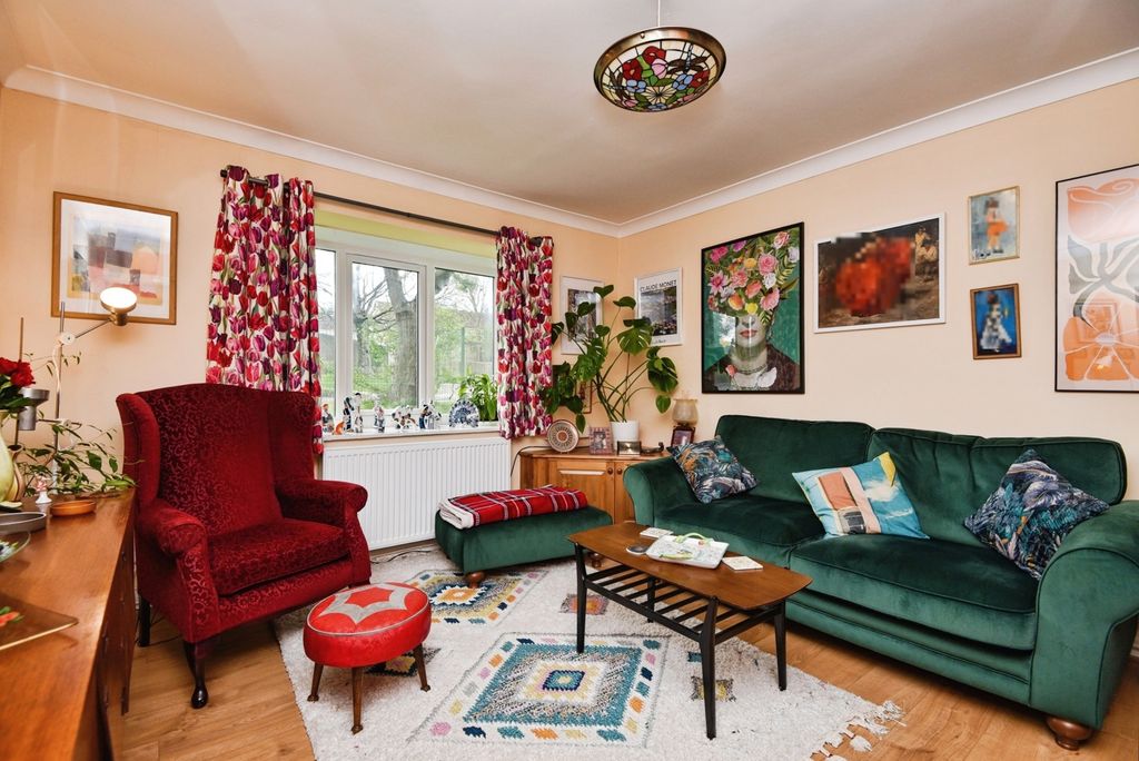Property photo 1 of 14 Lounge