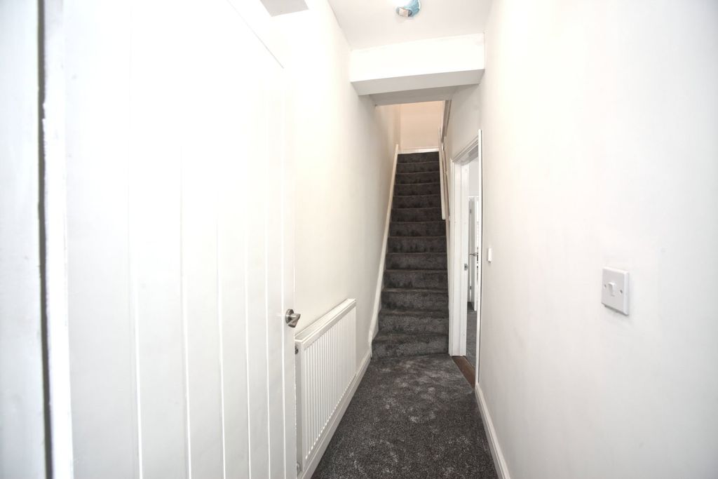 Property photo 2 of 31