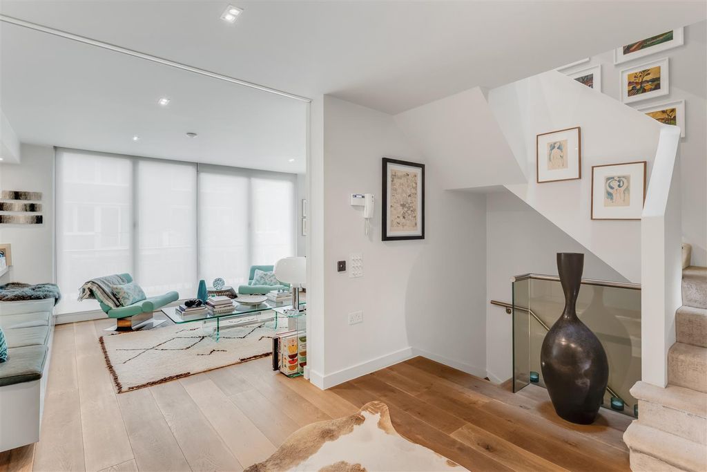 Property photo 1 of 21 Meadowbank 30-24.Jpg
